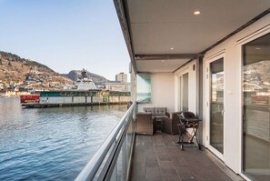 Property grounds - Large Seaside 2BR - Balcony - Harbour city view (Bergen)