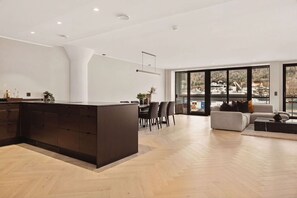 Interior - Large Seaside 2BR - Balcony - Harbour city view (Bergen)