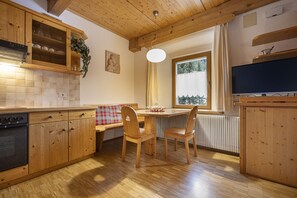 Coffee/tea maker, fridge, oven, cookware/dishes/utensils - 1013A Apartments Romy (Ortisei)