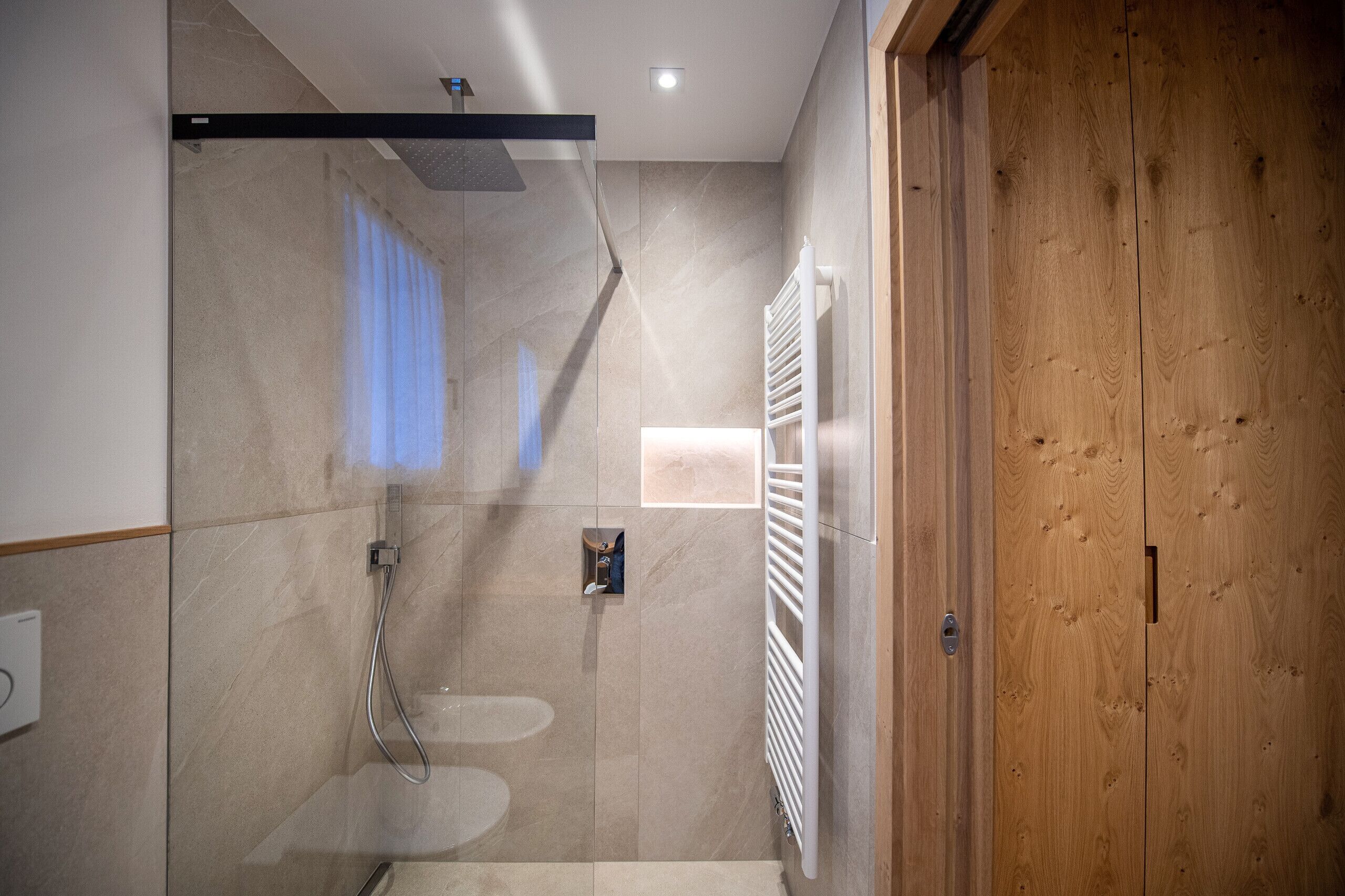 Dusche, Haartrockner, Bidet, Handtücher