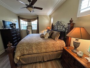 2 bedrooms, iron/ironing board, WiFi, bed sheets - Ole’ at Lely Resort. Adorable 2-bedroom casita, perfect for relaxing stays (Naples Fl.)