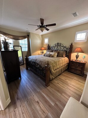 2 bedrooms, iron/ironing board, WiFi, bed sheets - Ole’ at Lely Resort. Adorable 2-bedroom casita, perfect for relaxing stays (Naples Fl.)