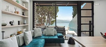 Luxury new villa with infinity salt pool  and sea view near Lygia beach and port