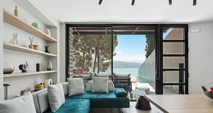 Luxury new villa with infinity salt pool and sea view near Lygia beach and port