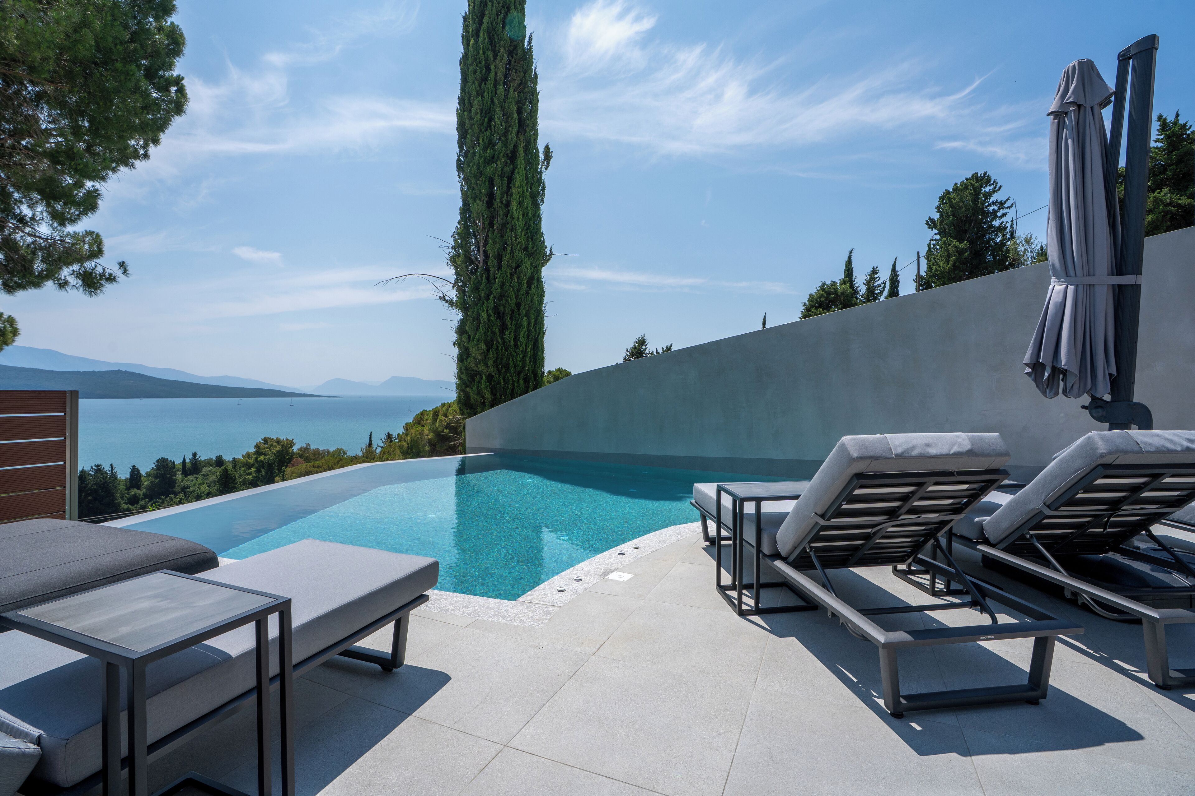 حمّام سباحة خارجي