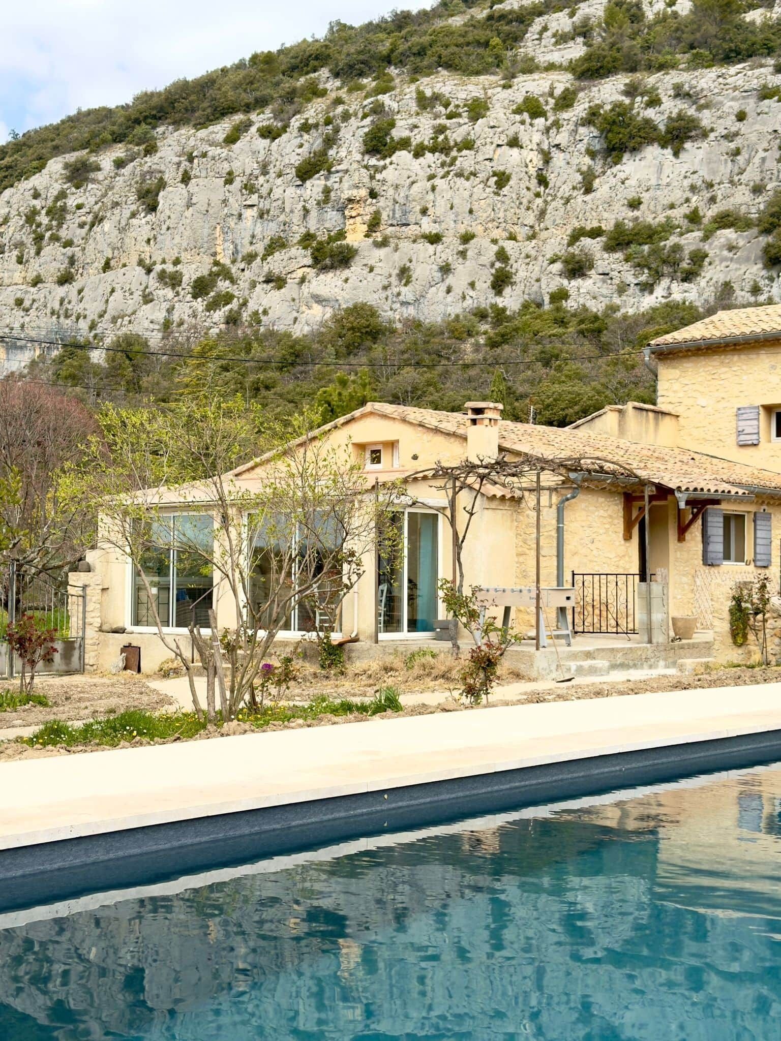 Et oppvarmet basseng