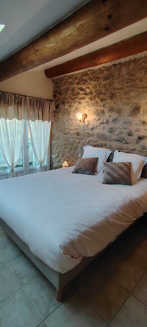 2 bedrooms, iron/ironing board, WiFi, bed sheets - Les Oliviers, gîte for 4p_Lacets du Ventoux (Beaumont-du-Ventoux)