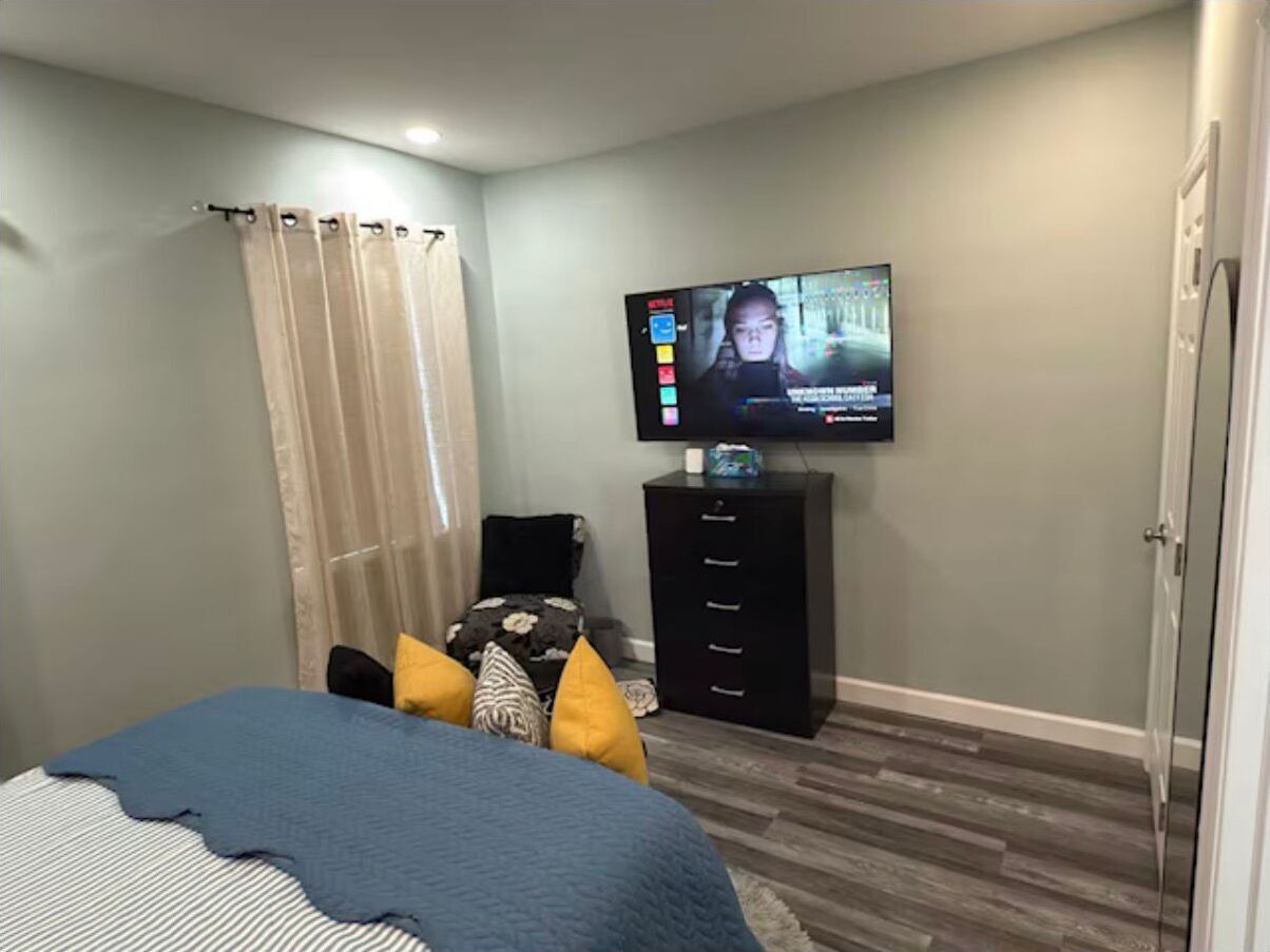 Iron/ironing board, internet, bed sheets