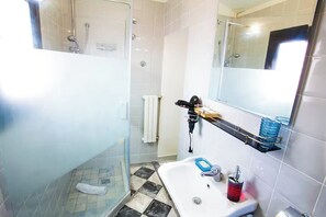 Shower, hair dryer, bidet, towels - To complete (Catania)