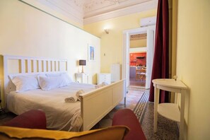 1 bedroom, iron/ironing board, WiFi, bed sheets - To complete (Catania)