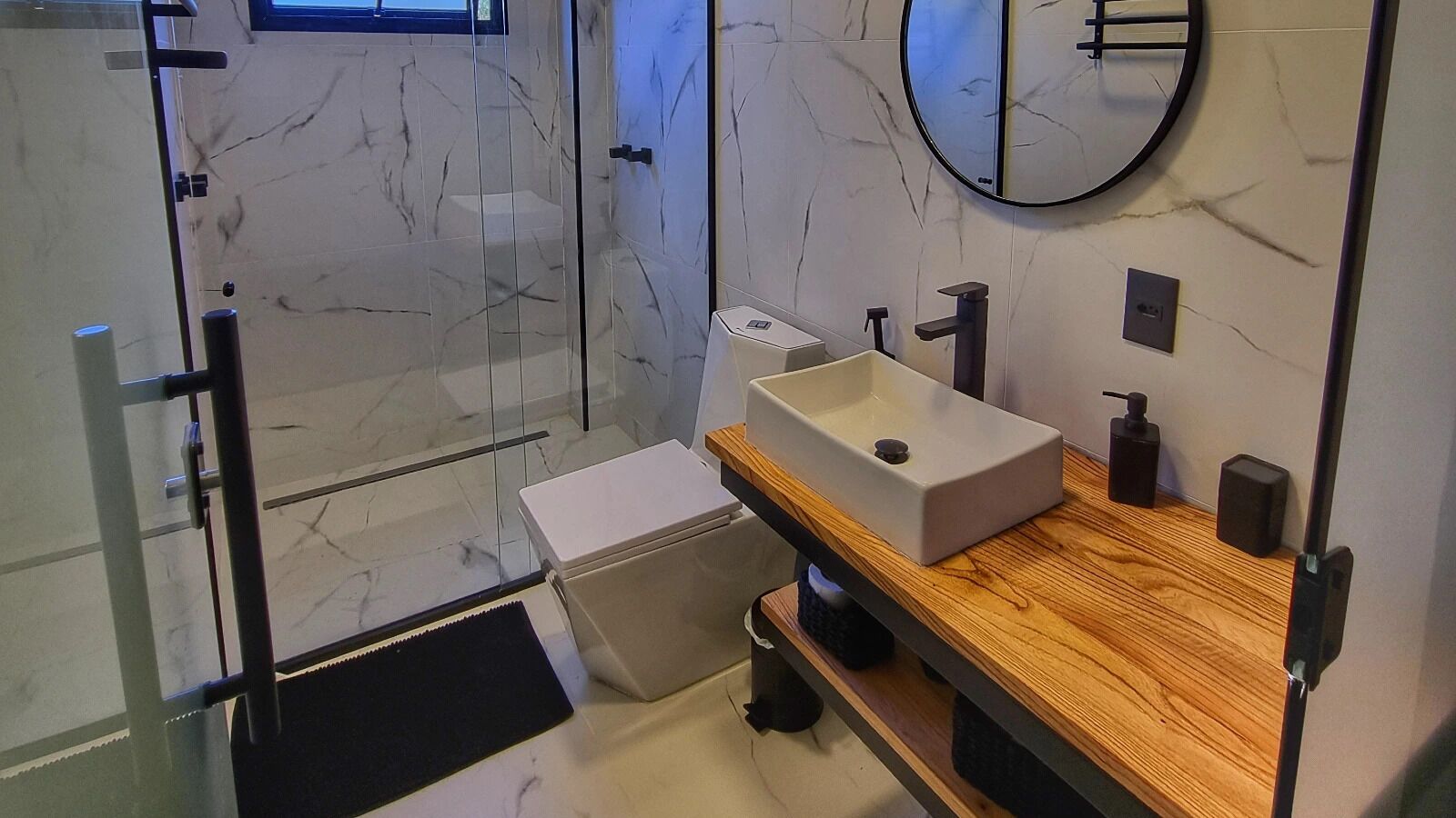 Cabin | Bathroom