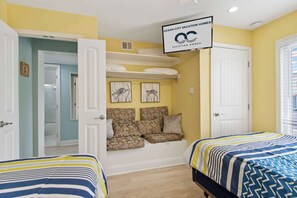 3 bedrooms, iron/ironing board, WiFi, bed sheets - 110A Newport Bay ,Deck Seating , Pool , WaterView (Ocean City)