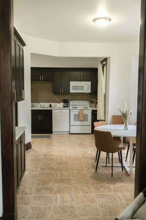 Microwave, oven, stovetop, dishwasher