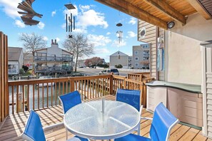 Outdoor dining - Rustic Harbor I (Ocean City)