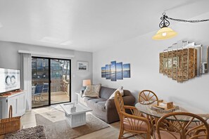 TV, fireplace - Rustic Harbor I (Ocean City)