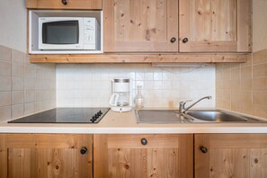 Fridge, microwave, dishwasher, coffee/tea maker - Le Chalet - C204 - Vue Montagne (Villarembert)