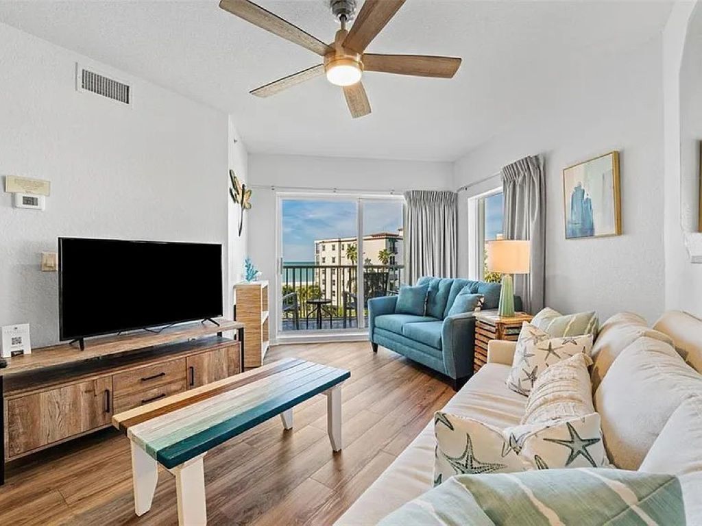 Smart-TV, DVD-spiller, bordtennis og bøker