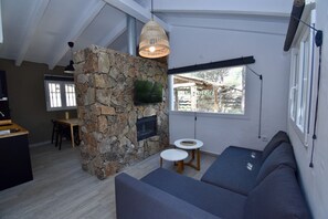 TV, fireplace - Country House 'Espartosa 2' with Private Pool, Private Terrace and Wi-Fi (Chiclana de la Frontera)