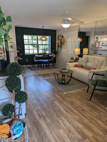 Nude Garden Retreat Ground Floor Comfort at Paradise Lakes