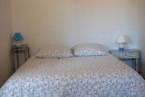 Fer et planche Ă repasser, Wi-Fi, draps fournis