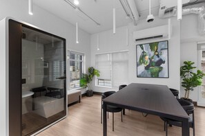 Dining - The Downtown Haven – 2BR at Richard & Pender (Vancouver)