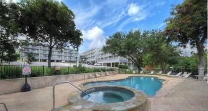 River Front Condo Walking Distance to Downtown