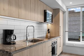 Coffee/tea maker, fridge, microwave, oven - Urban Luxe 2BR Suite | Richard and Pender (Vancouver)