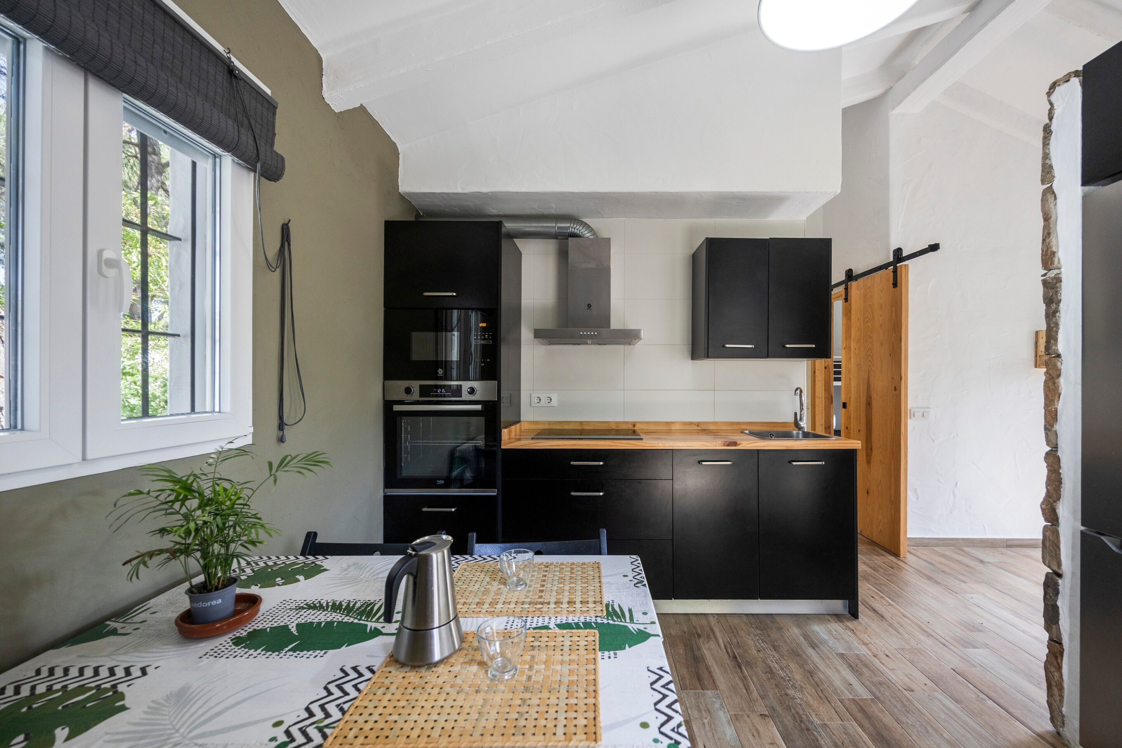 Coffee/tea maker, fridge, microwave, oven