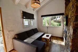 TV - Casa Espartosa 1 in Chiclana with Private Pool, Terrace and Wi-Fi (Chiclana de la Frontera)