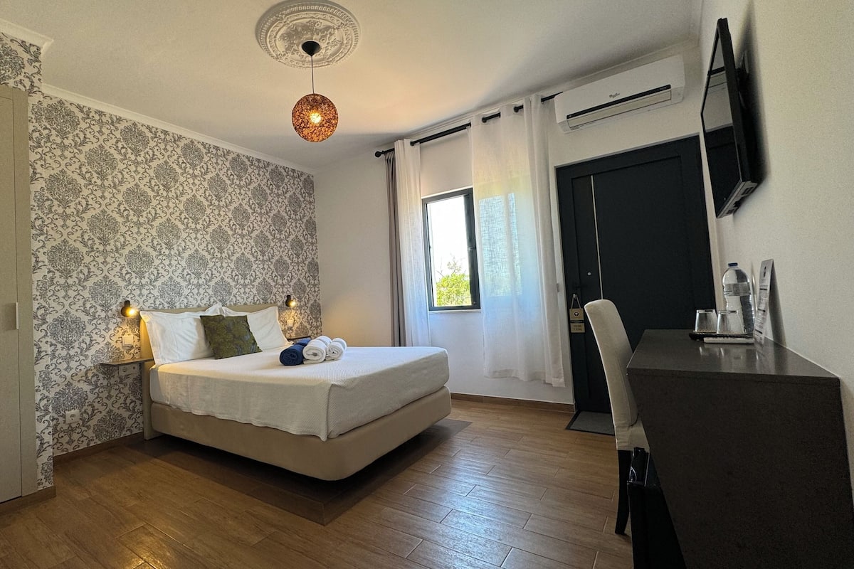 Habitación doble Confort, vista al patio | Wifi gratis y acceso para silla de ruedas