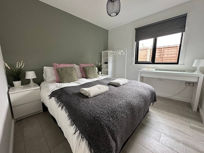 2-Bedroom Garden Studio in Cambridge City Centre with Parking