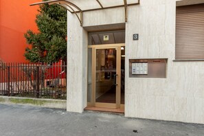 Exterior detail - BDC - Milan Central Studio with parking! (Milan)