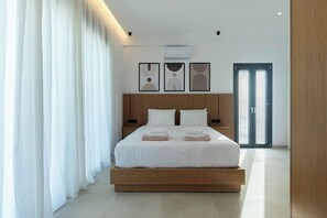 Villa familiar, 2 habitaciones, alberca privada, vista al mar | Caja de seguridad en la habitación y escritorio 