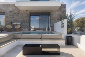 Villa familiar, 2 habitaciones, alberca privada, vista al mar | Terraza o patio