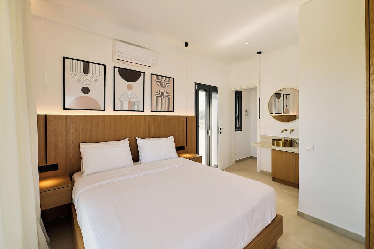 Family Villa, 2 Bedrooms, Private Pool, Sea View | In-room safe, desk, iron/ironing board, free cribs/infant beds