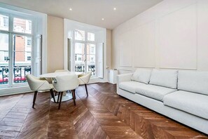 Living area - Stylish flat near Camden and King’s Cross Saint Pancras (London)