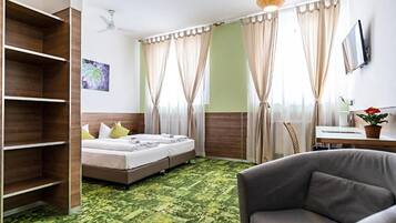 Studio-Apartment mit Küche | Schreibtisch, laptopgeeigneter Arbeitsplatz, kostenloses WLAN