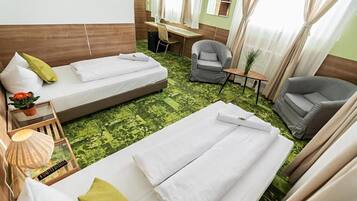 Studio apartment with kitchen | Skrivebord, arbejdsområde til bærbare computere, gratis Wi-Fi