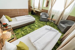 Studio-Apartment mit Küche | Schreibtisch, laptopgeeigneter Arbeitsplatz, kostenloses WLAN