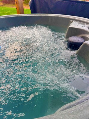 Outdoor spa tub - Panthers Pad and Tiger Den with two Hot Tubs (Lake Charlotte)