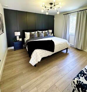 Room - Panthers Pad and Tiger Den with two Hot Tubs (Lake Charlotte)