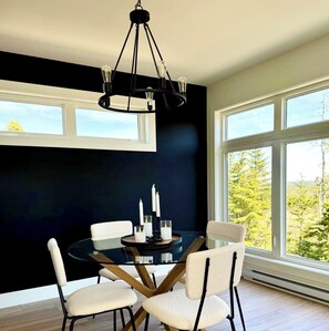 Dining - Panthers Pad and Tiger Den with two Hot Tubs (Lake Charlotte)