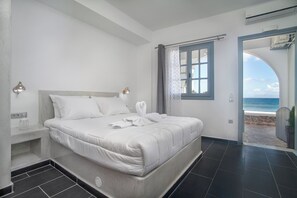 Luxury Studio, Sea View | Pillowtop beds, individually decorated, laptop workspace - Beach Houses Santorini (Santorini)