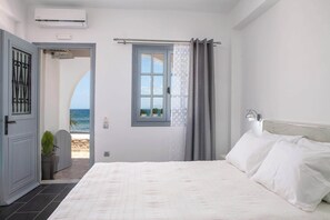 Luxe studio, uitzicht op zee | Pillowtop-bedden, individueel gedecoreerd, een laptopwerkplek