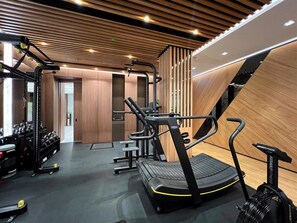 Fitness facility - 2BDR Bloomsbury flat with Balcony & AC near Clerkenwell, Kings Cross, St Pancras (London)