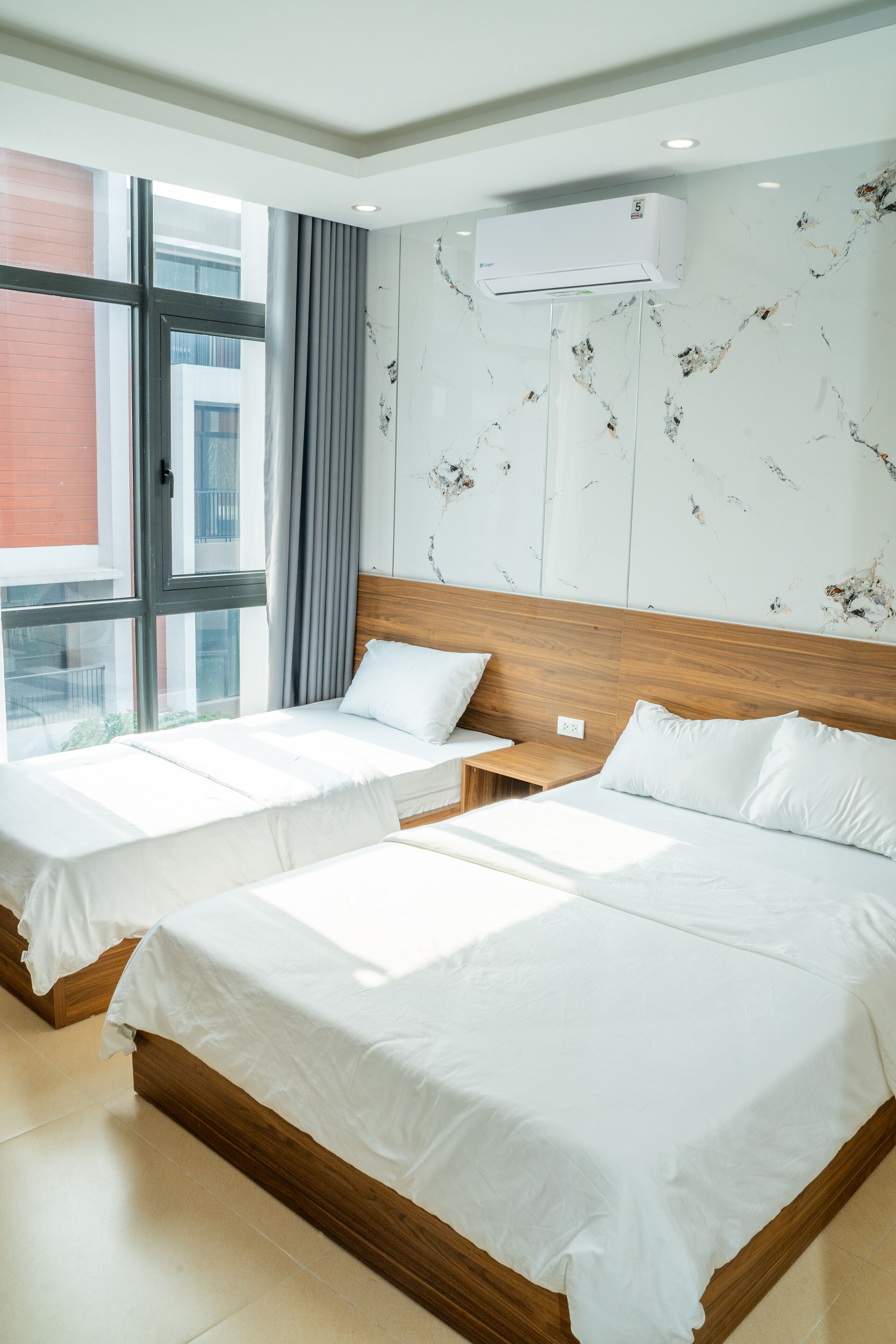 Family Room | Meja, ruang kerja komputer riba, Wi-fi percuma 