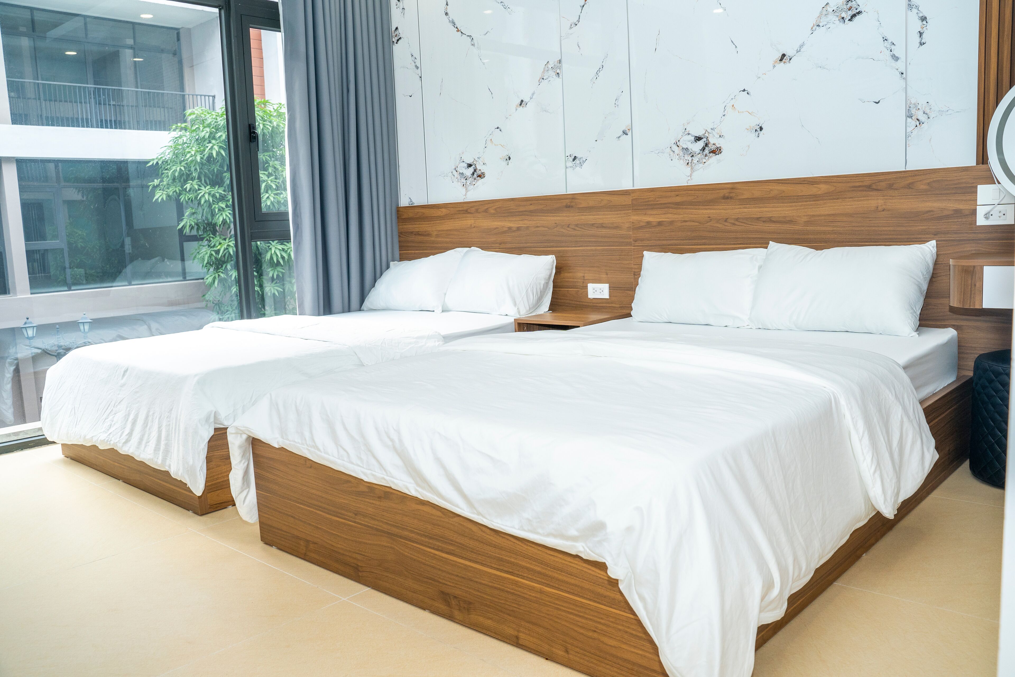 Family Room | Meja, ruang kerja komputer riba, Wi-fi percuma 