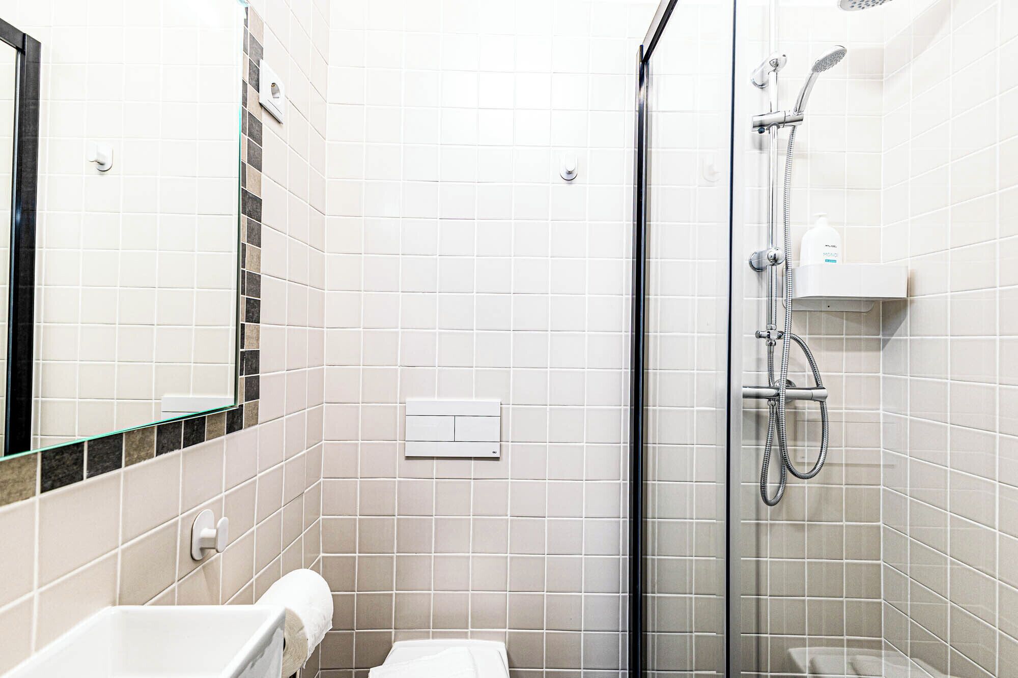 Dusche, Haartrockner, Bidet, Handtücher