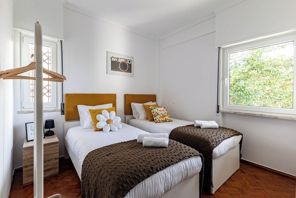 3 bedrooms, iron/ironing board, free WiFi, bed sheets