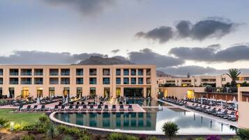 Indoor pool, outdoor pool